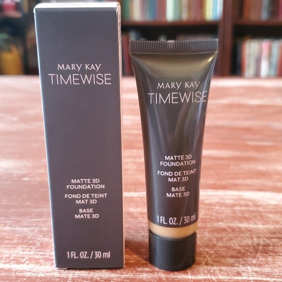 Bronze W 120 Matte 3D Foundation - Mary Kay - Picture 2 of 7